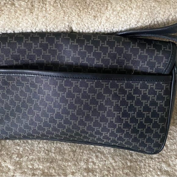 Tommy Hilfiger 9 1/2”x7” black handbag purse - Picture 5 of 10